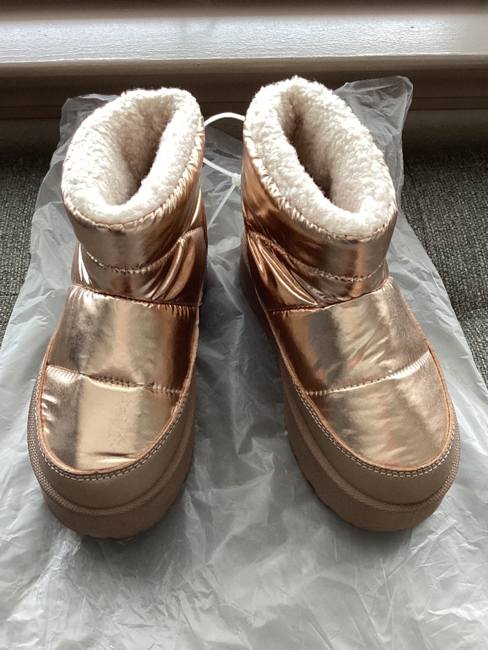 DV by Dolce Vita Kids' Paltrow Faux Shearling Lined Platform Boot, size 13 M